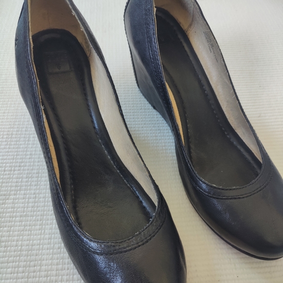 Frye Carson Wedge Pump Heel 9 - Picture 2 of 3